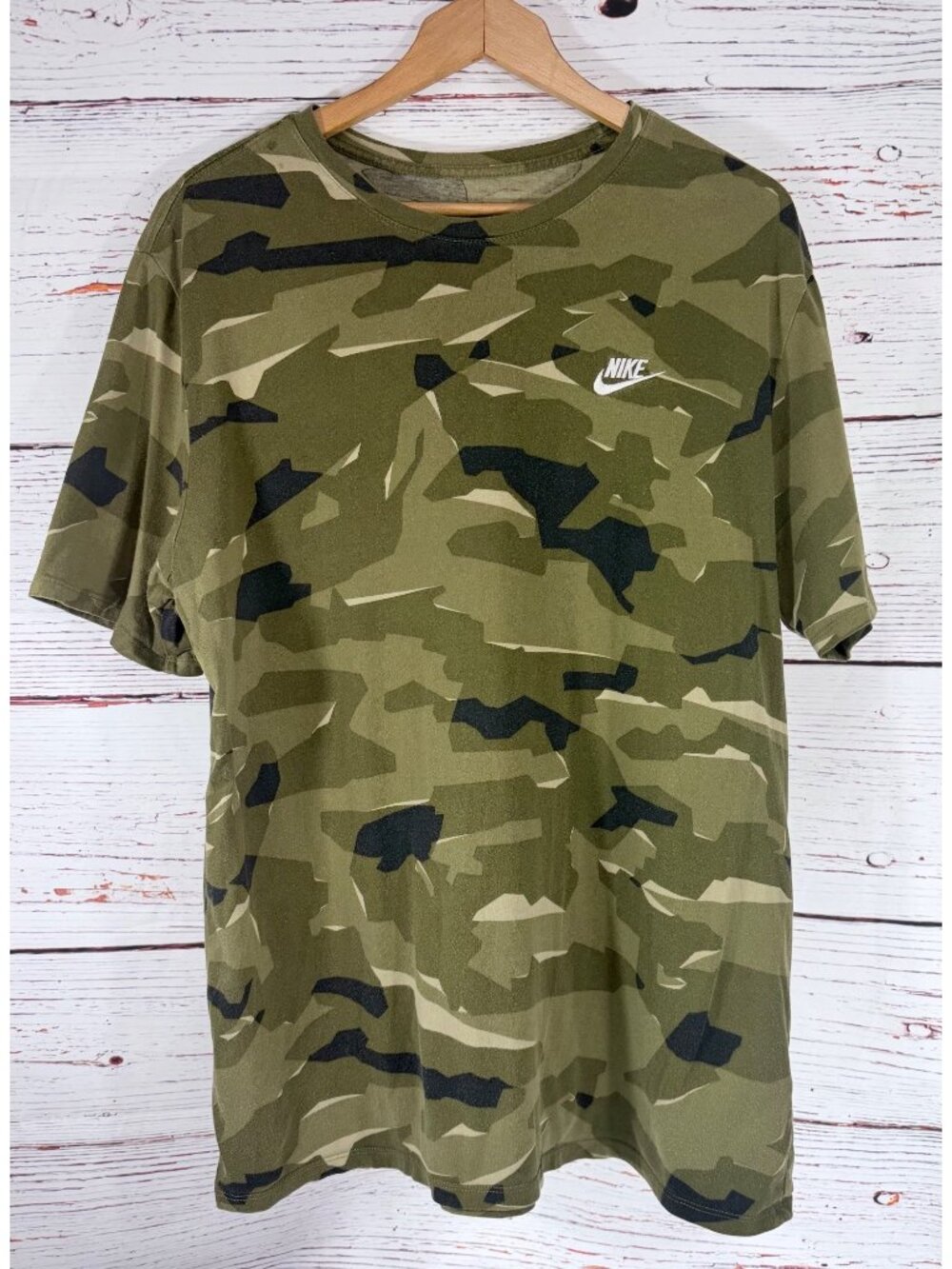 Nike Sportswear Camo Tee Shirt Mens XL Green Geometric Camouflage Swoosh Logo